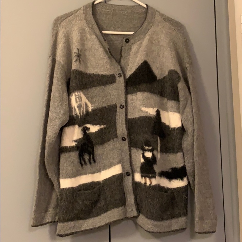 Gray cardigan with alpaca design